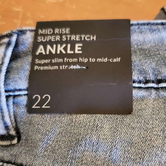 Lane Bryant Mid-Rise Super Stretch Ankle Jeans Distressed With Floral Design - Picture 9 of 15